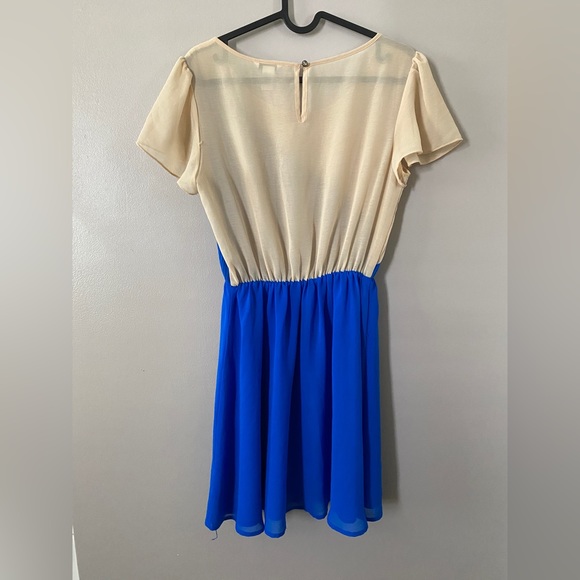 Color-block Dress - Picture 2 of 4